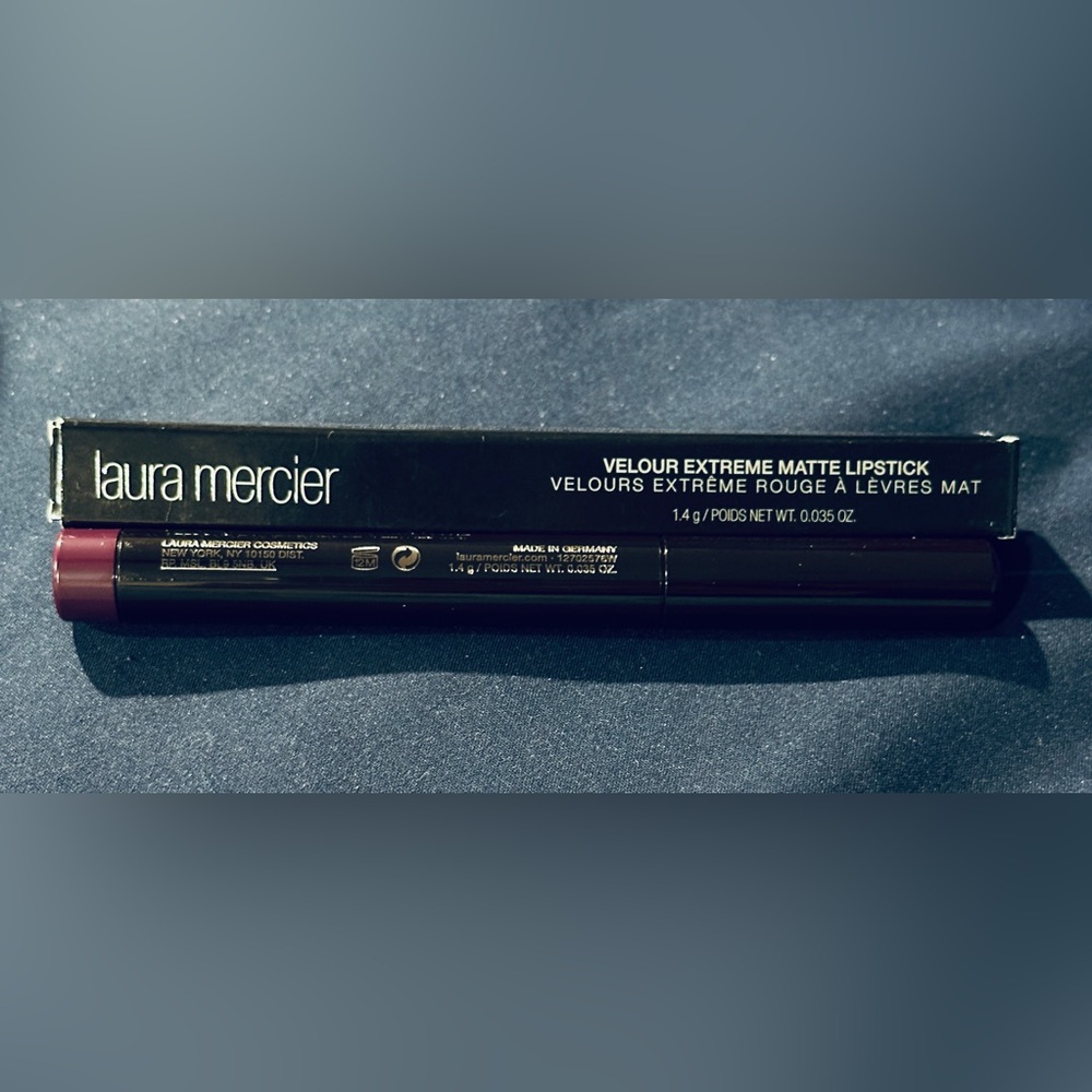 Laura Mercier Velour Extreme Matte Lipstick - Boss 0.035 oz.  NEW